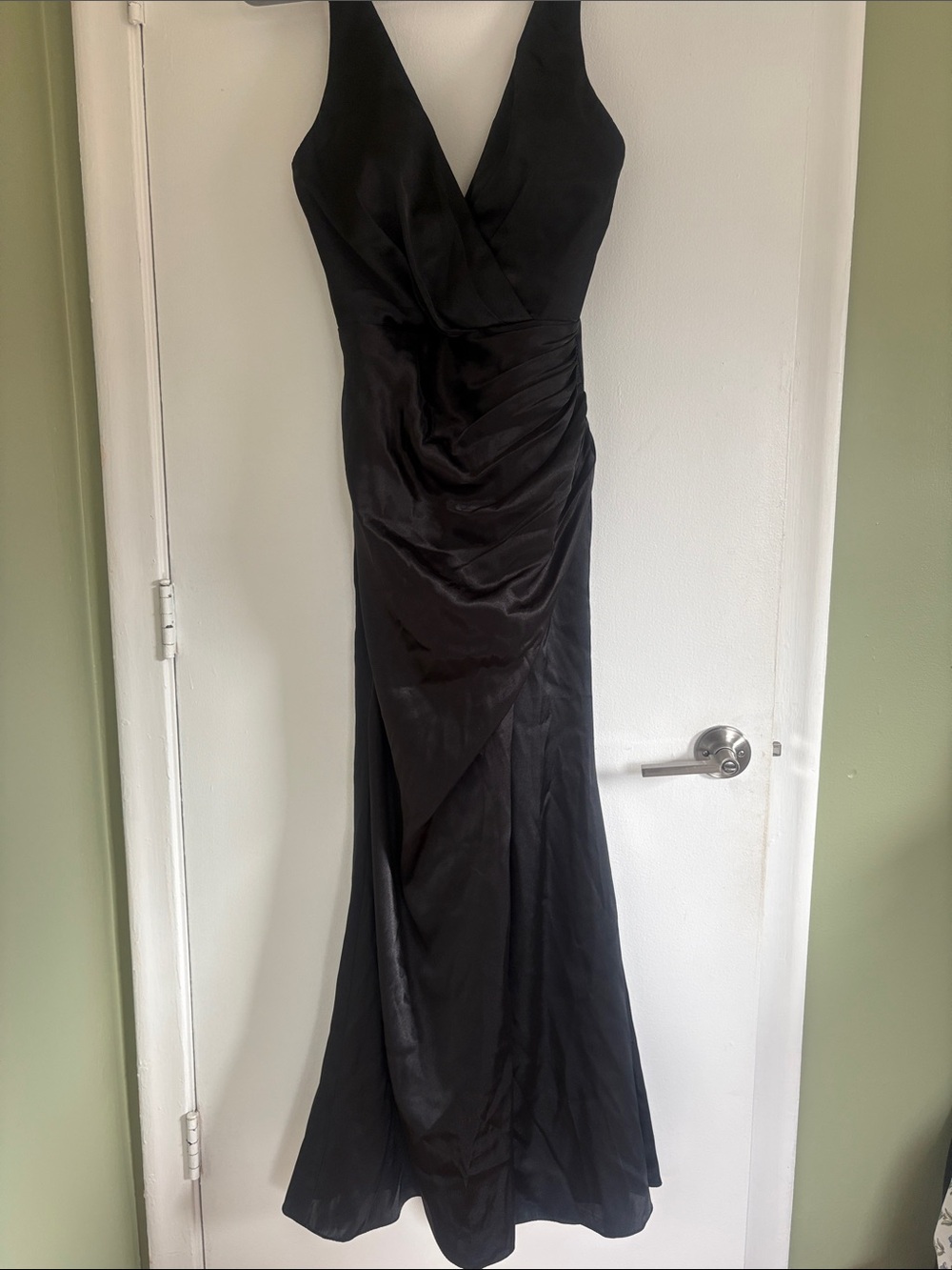 Elegant Black V-Neck Evening Gown